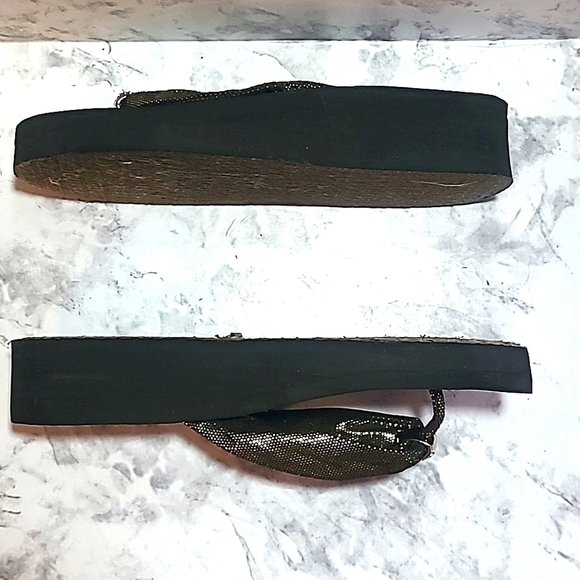 Guess Flip Flops Sandals black gold crystal rhinestone 1" platform bling - Picture 5 of 8